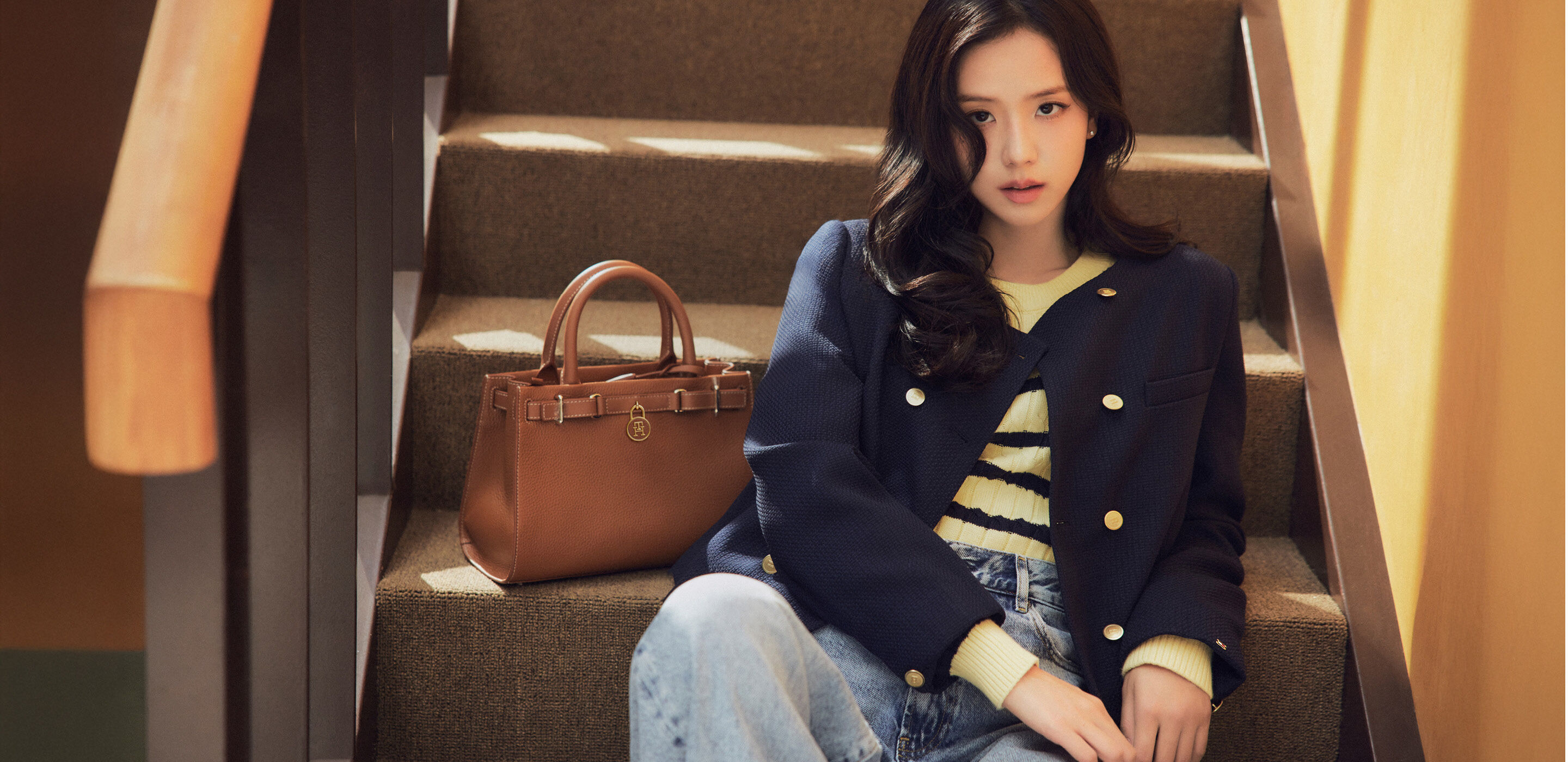 Tommy Hilfiger 重新演繹 JISOO的冬季精選