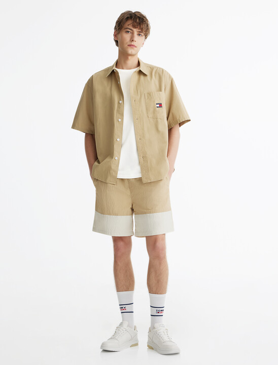 Tommy 徽章 T 恤