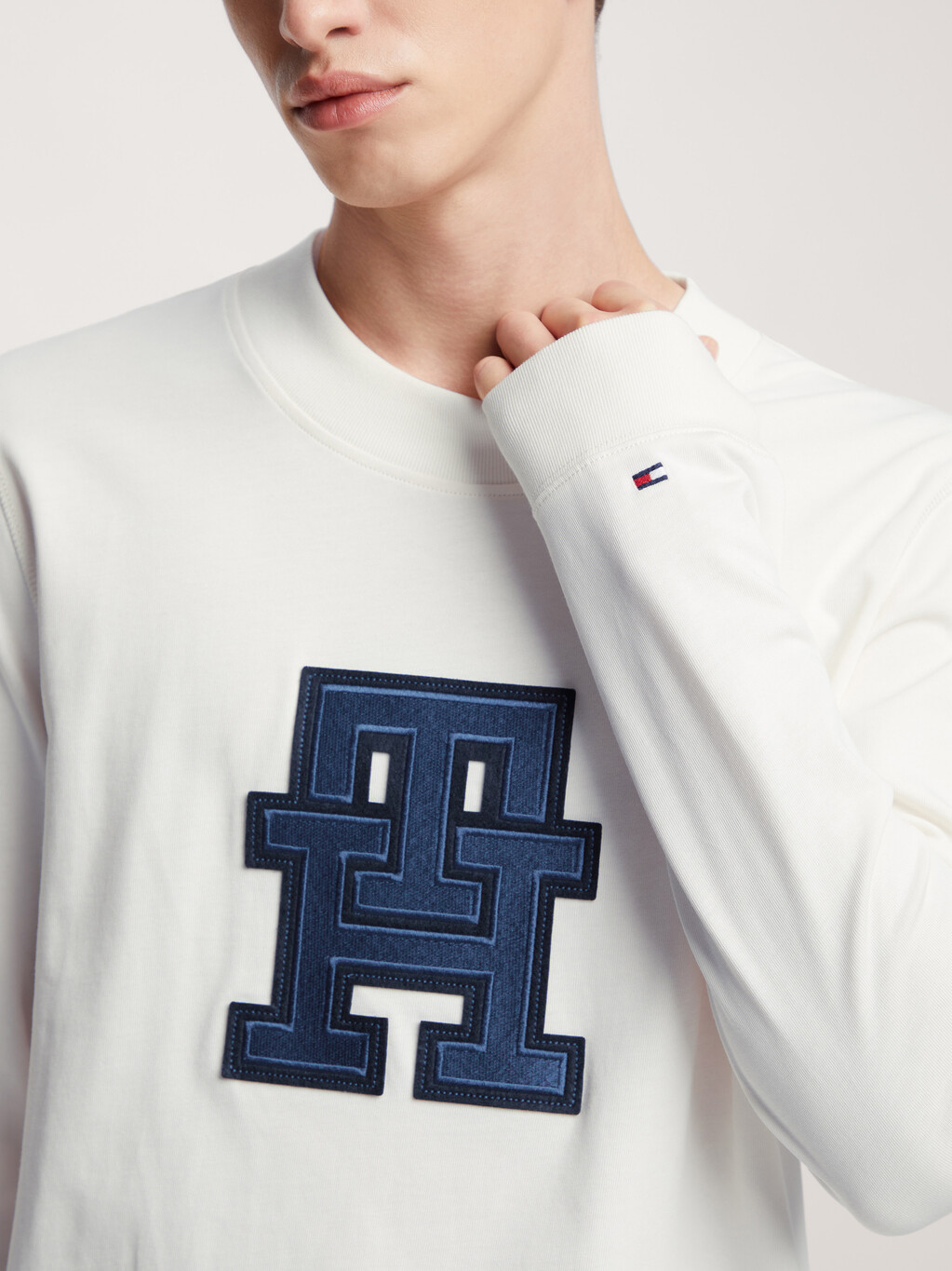 Th Monogram Applique Sweatshirt, Ancient White, hi-res