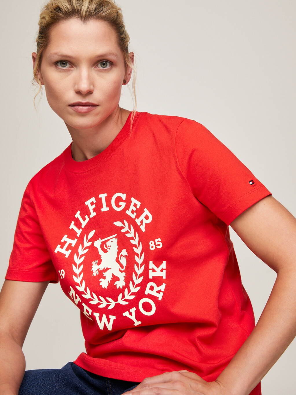 圓領徽章刺繡 T 恤, Fierce Red, hi-res