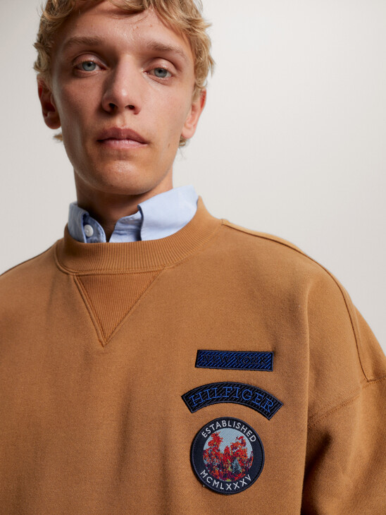 Mountain Badge Patch Archive Fit Sweatshirt