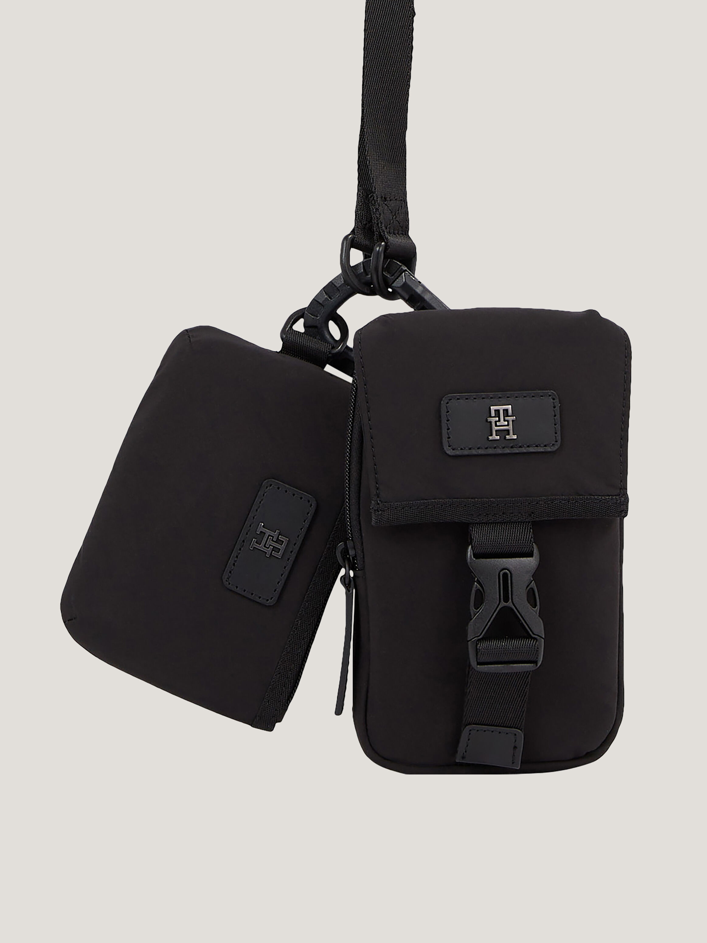 Tommy hilfiger utility store cross body bag