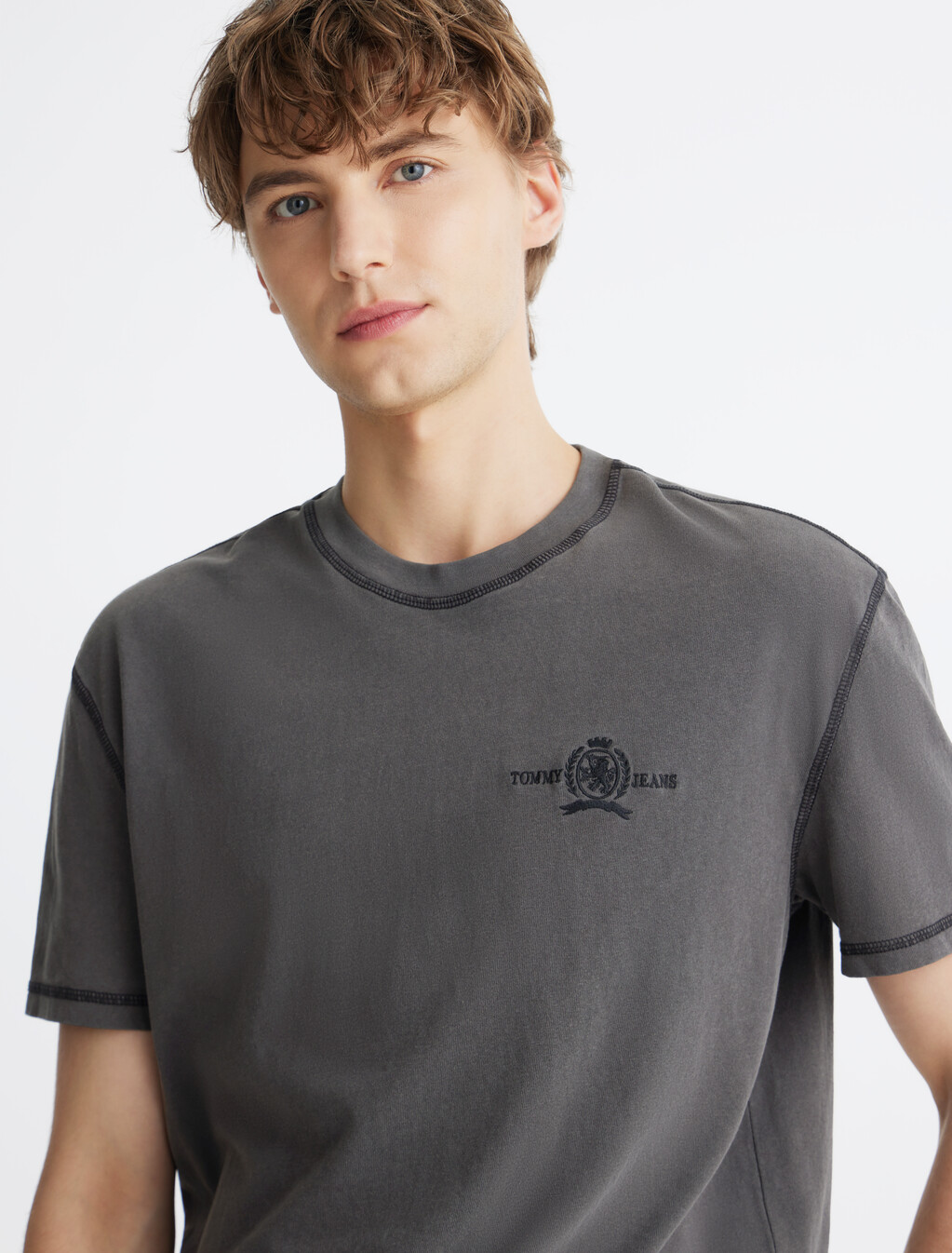 Small Tonal Crest T-Shirt, Black, hi-res