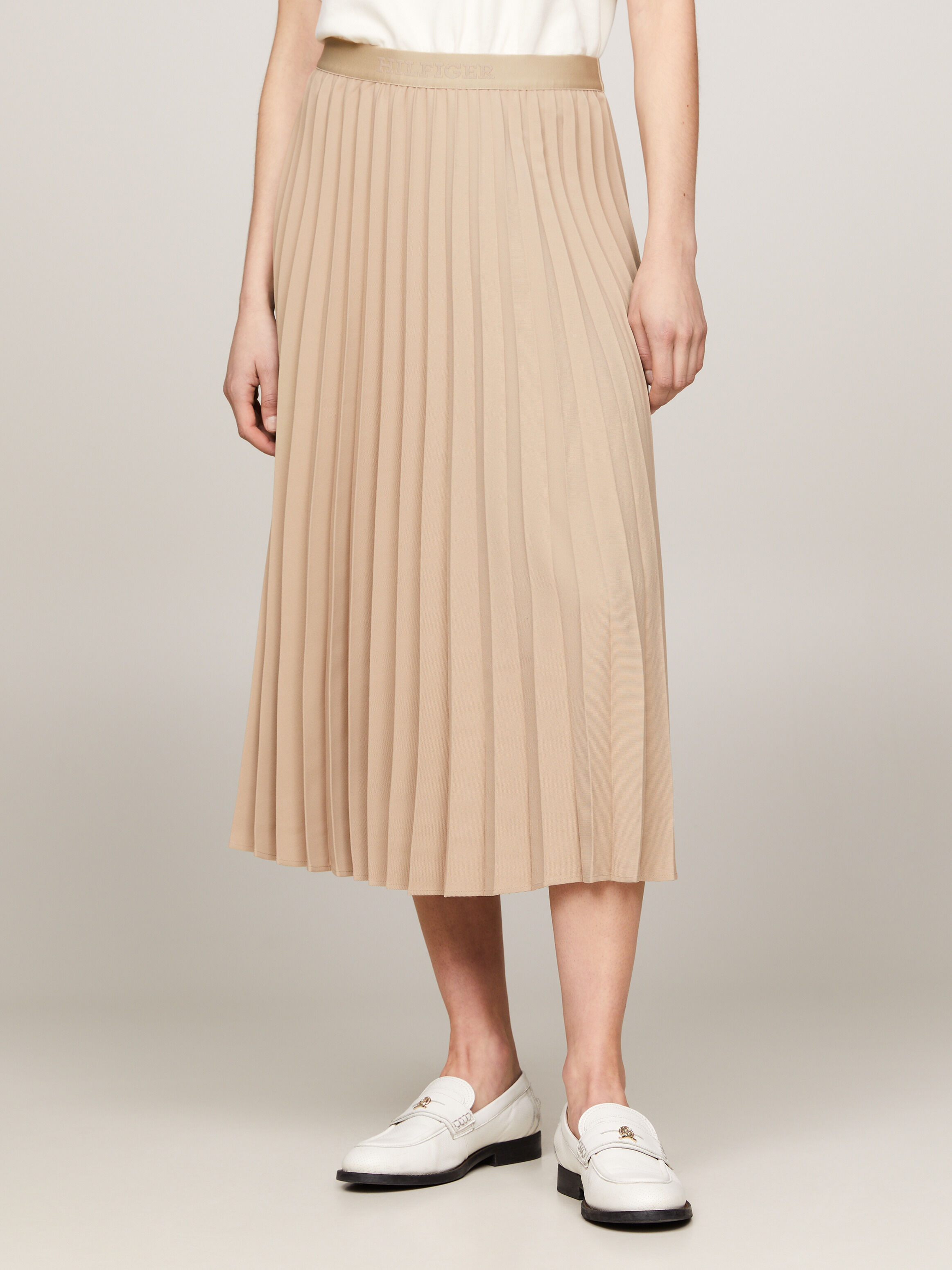 Tommy jeans hot sale midi pleated skirt