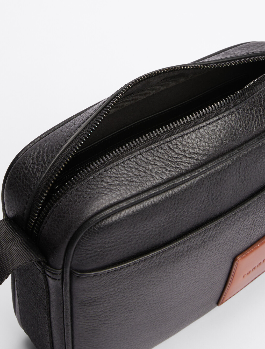 Pebble Grain Leather Reporter Bag, Black, hi-res