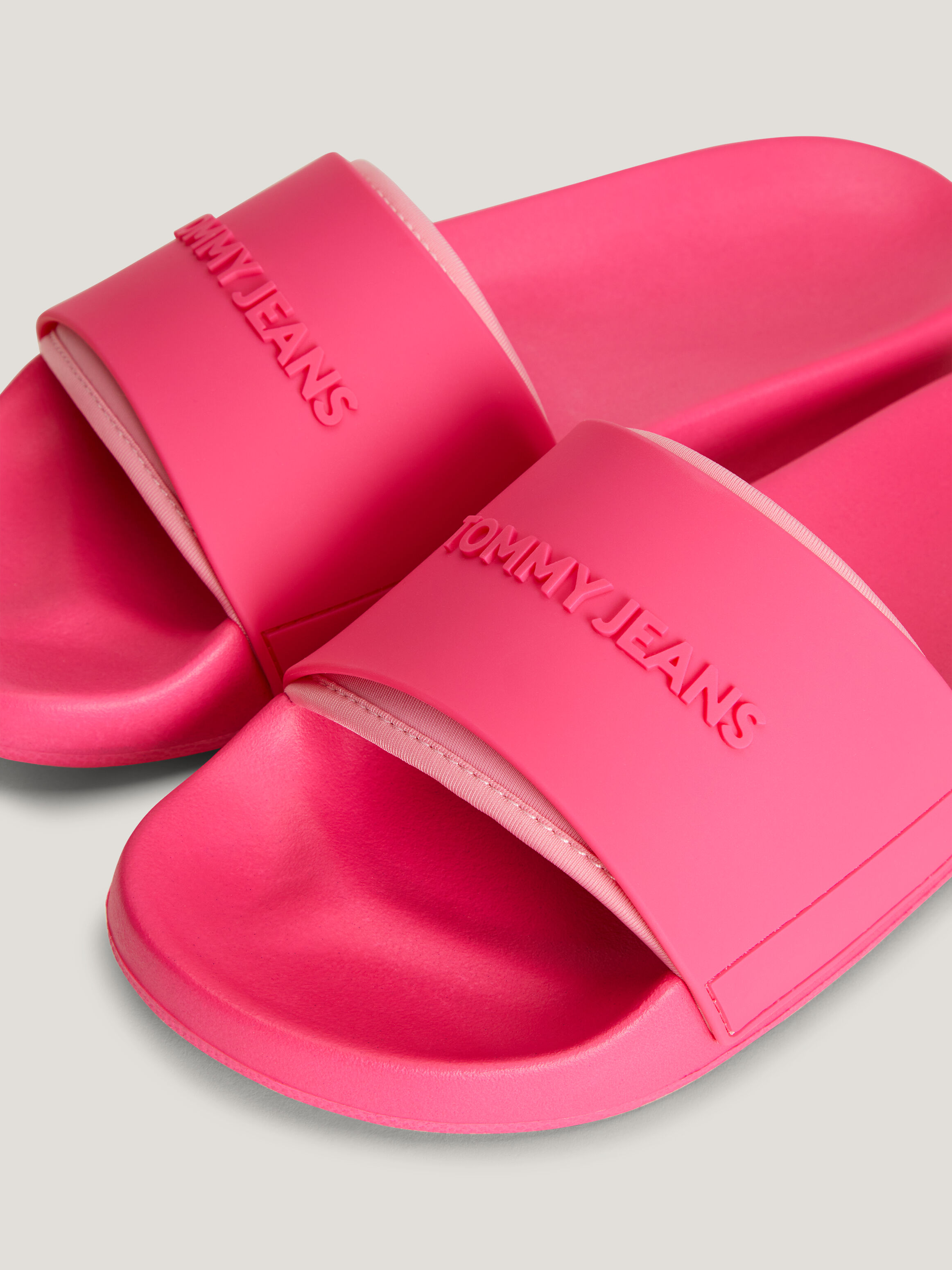 Tommy jean sliders cheap