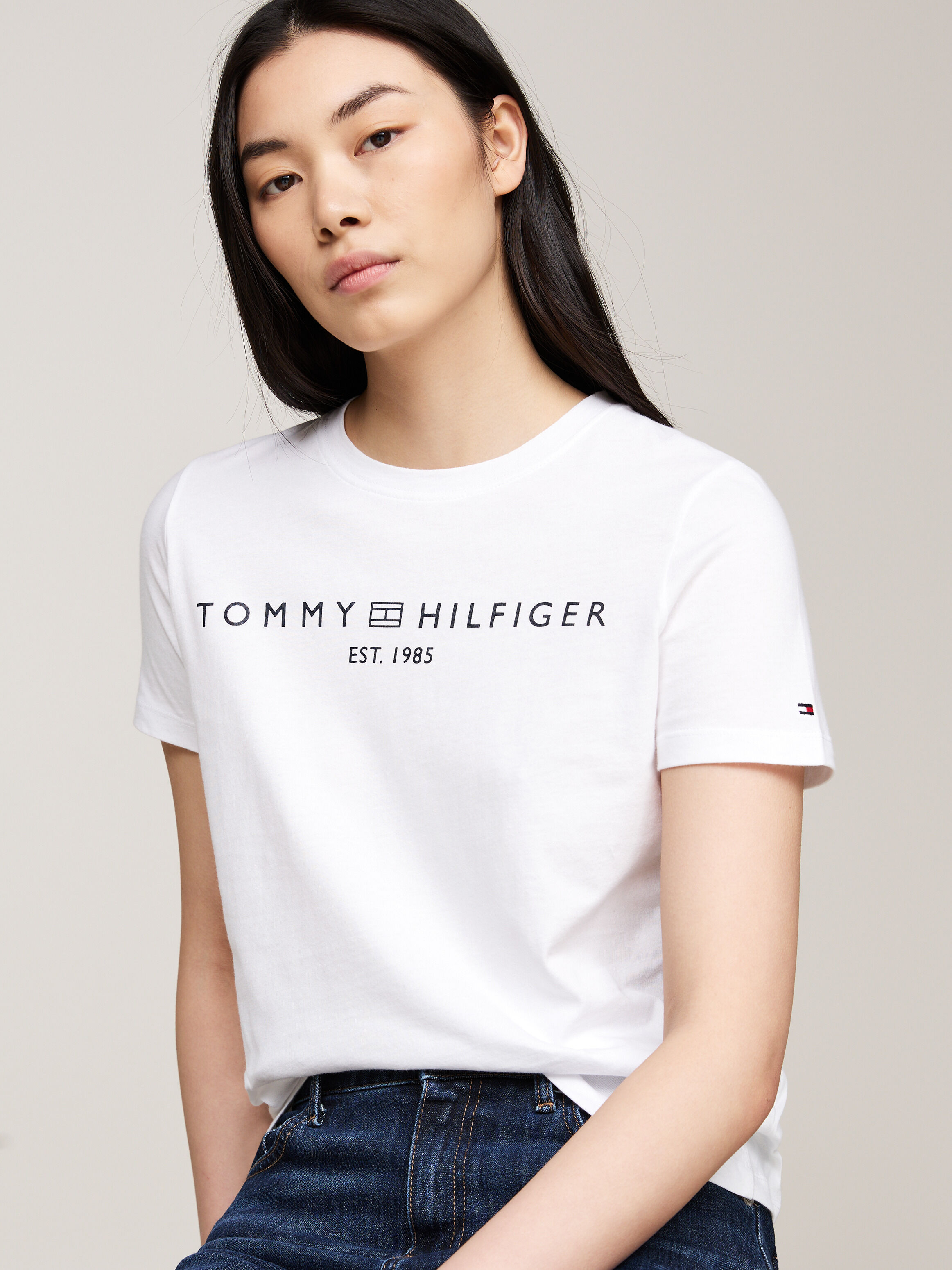 Tommy hilfiger logo crew neck best sale