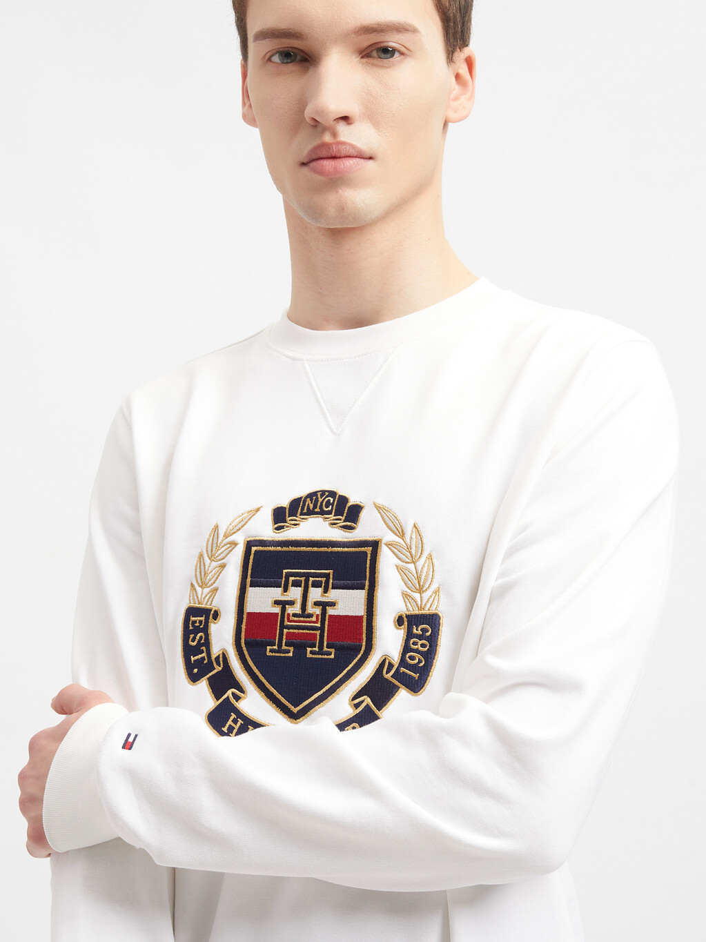 Icons Crest Sweatshirt, White, hi-res