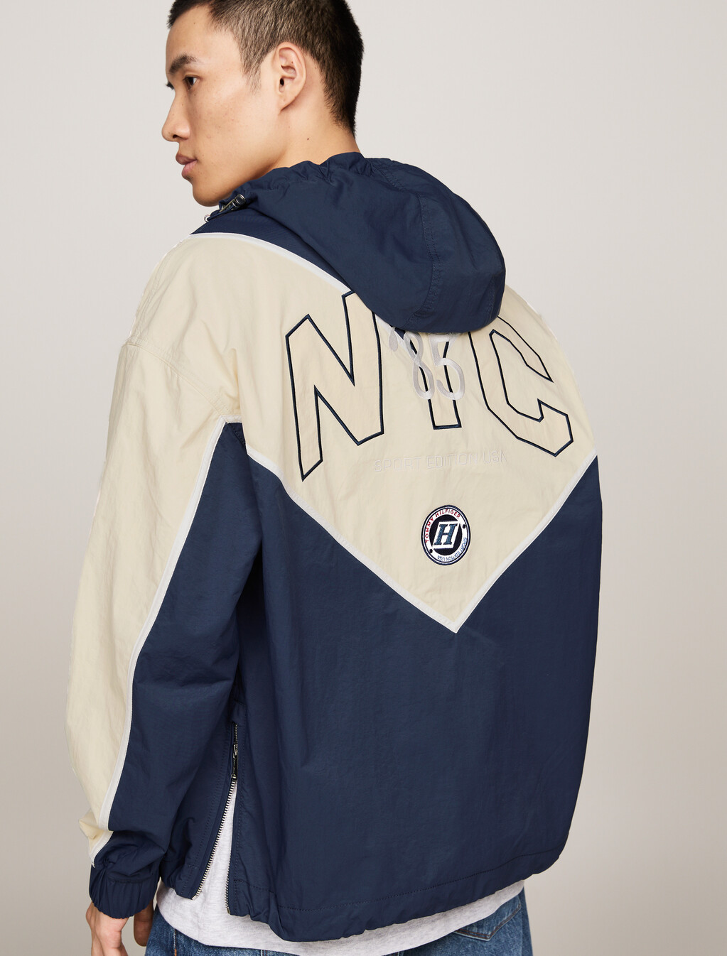Tommy Jeans x Game Day 芝加哥套穿風衣, Dark Ink, hi-res