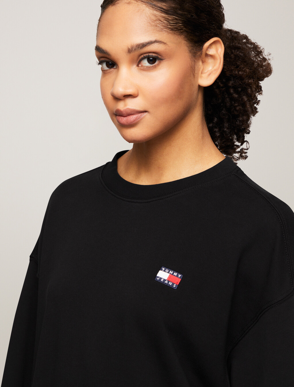 Relaxed Logo Badge Sweatshirt, Black, hi-res
