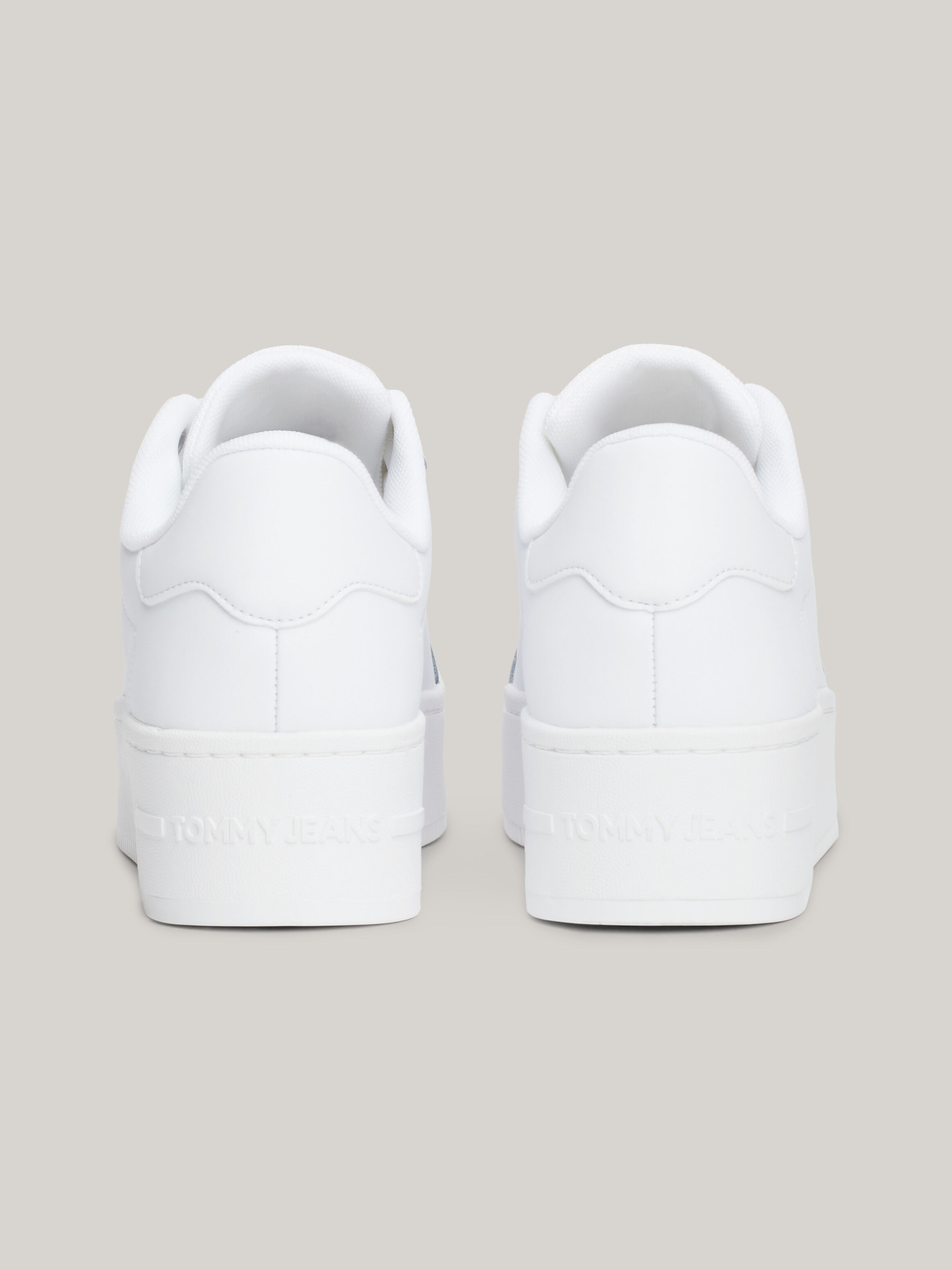 Tommy hilfiger essential trainers deals