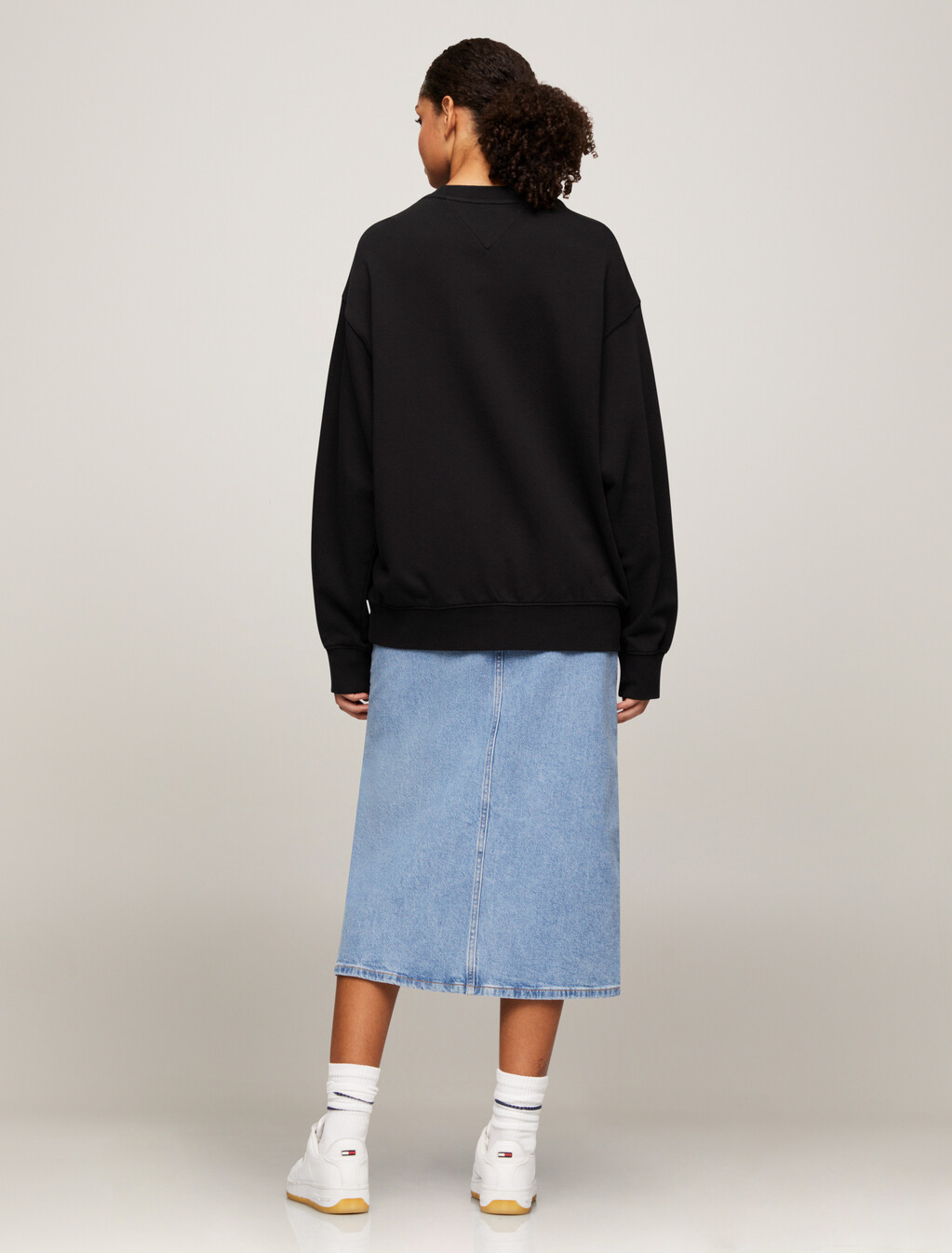 Relaxed Logo Badge Sweatshirt, Black, hi-res