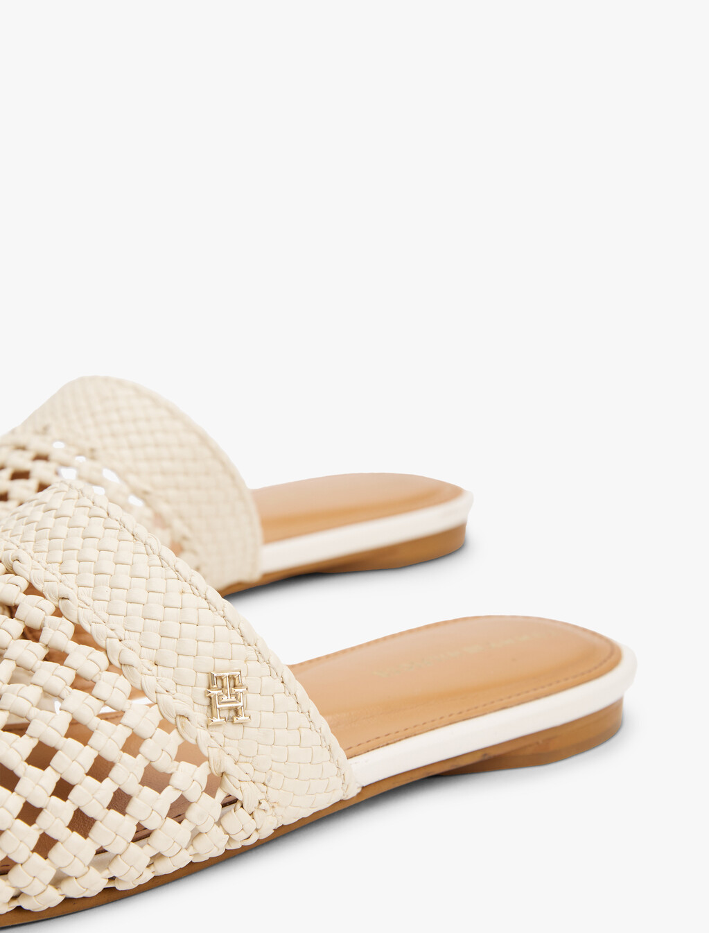 The Runway 系列 TH Monogram 鉤編露跟鞋, Muslin, hi-res