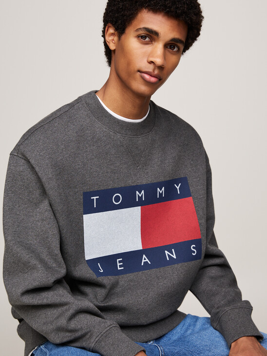 Tommy Flag Badge Relaxed Sweatshirt