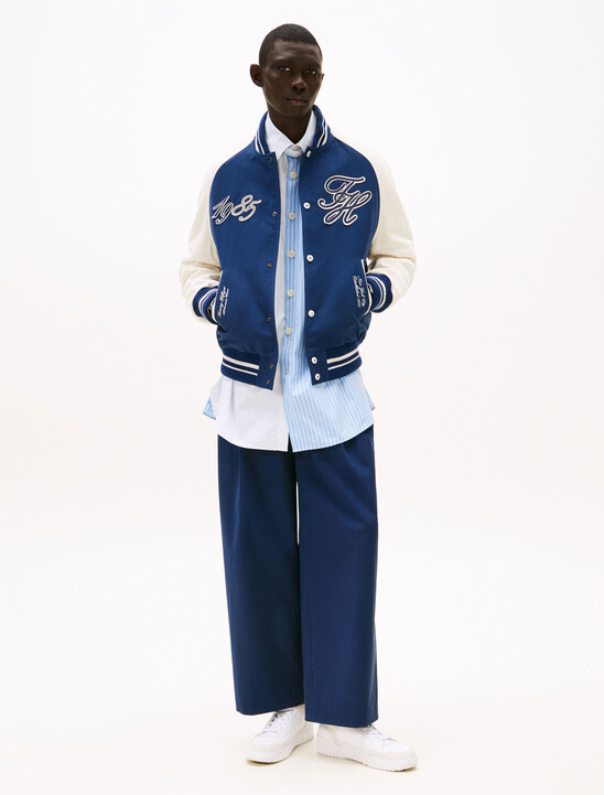 The Runway 系列後背標誌棒球外套