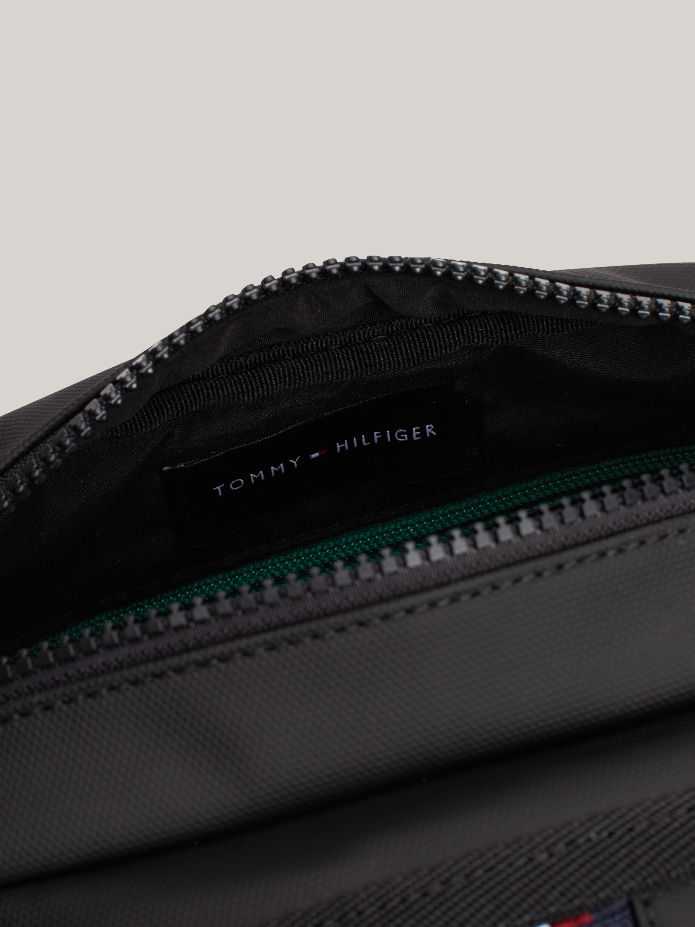 Tommy hilfiger purses black hotsell