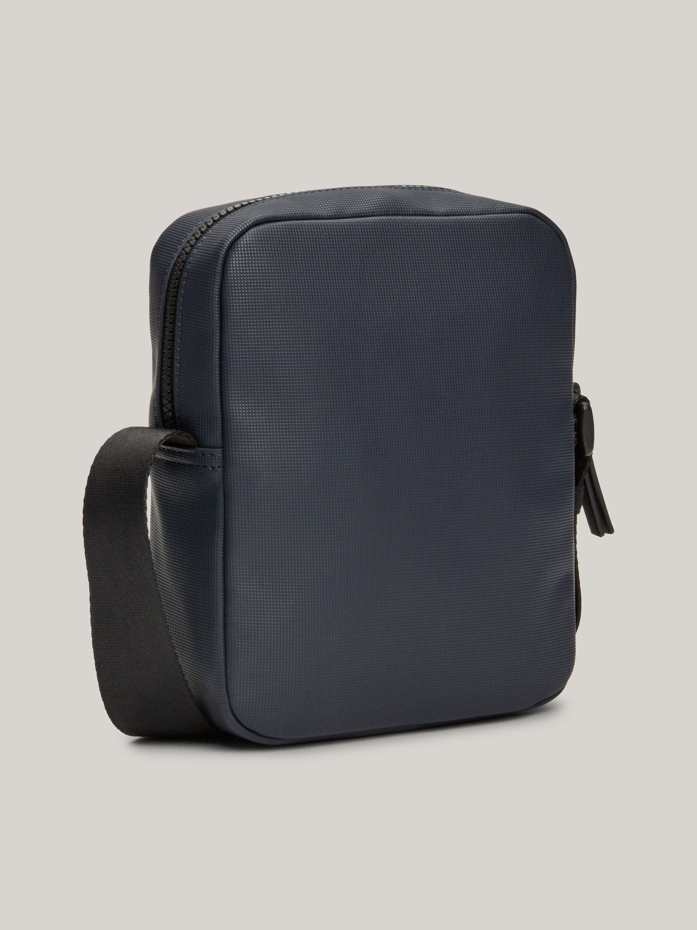 Tommy hilfiger discount essential messenger bag