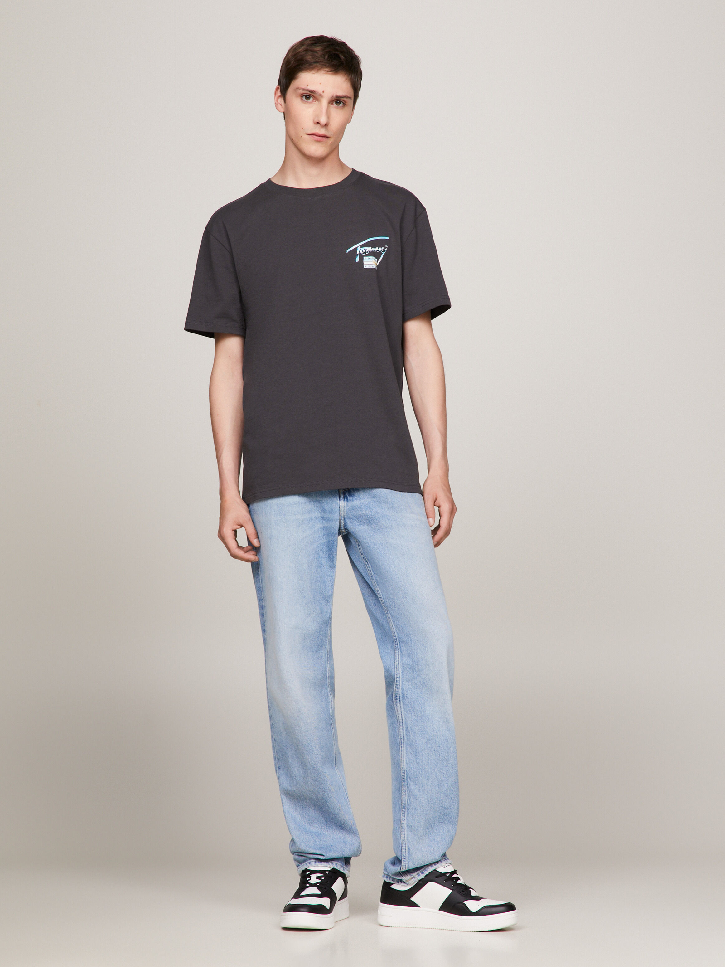 Tommy jeans metallic logo t shirt store
