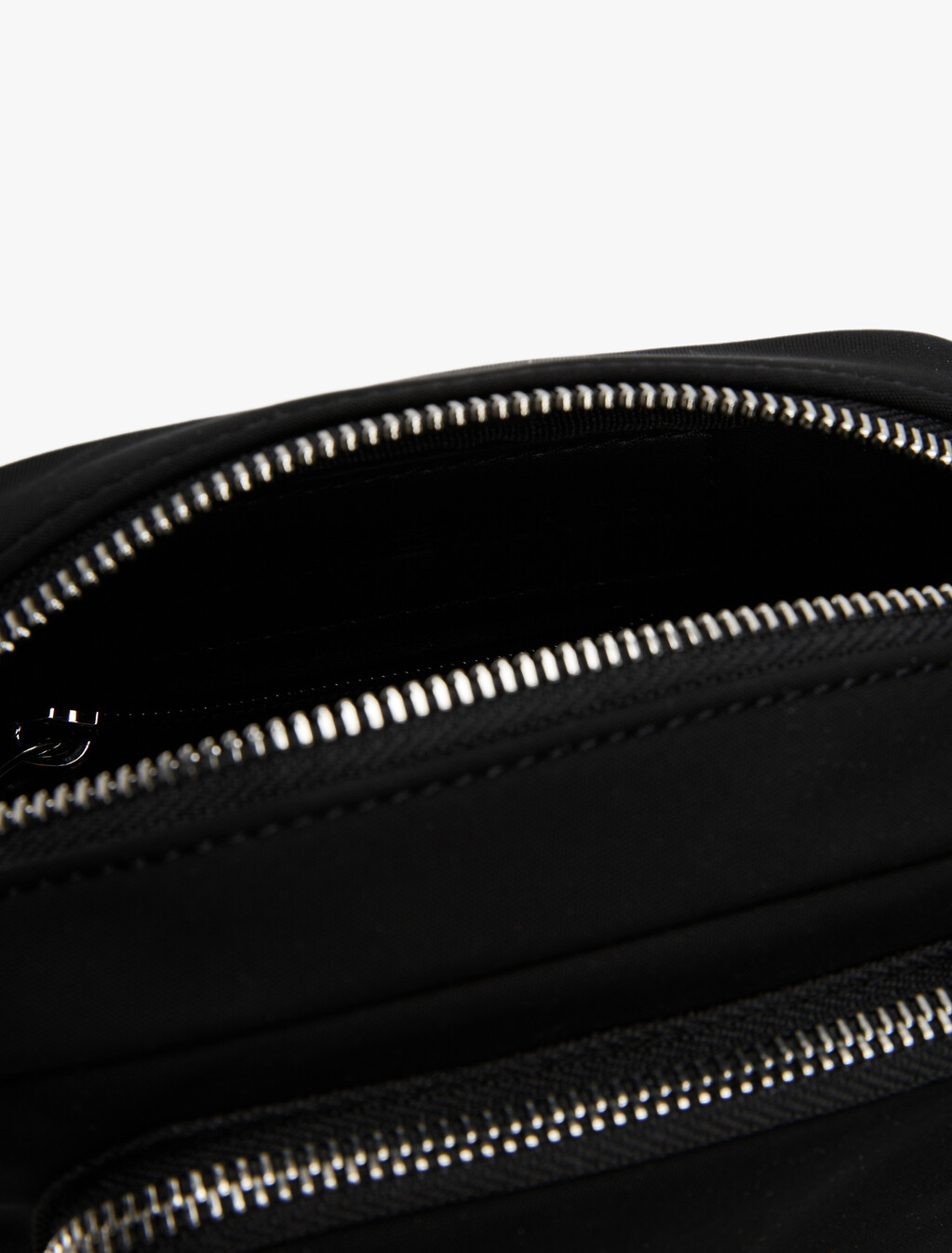 TH Business Metal Logo Reporter Bag, Black, hi-res
