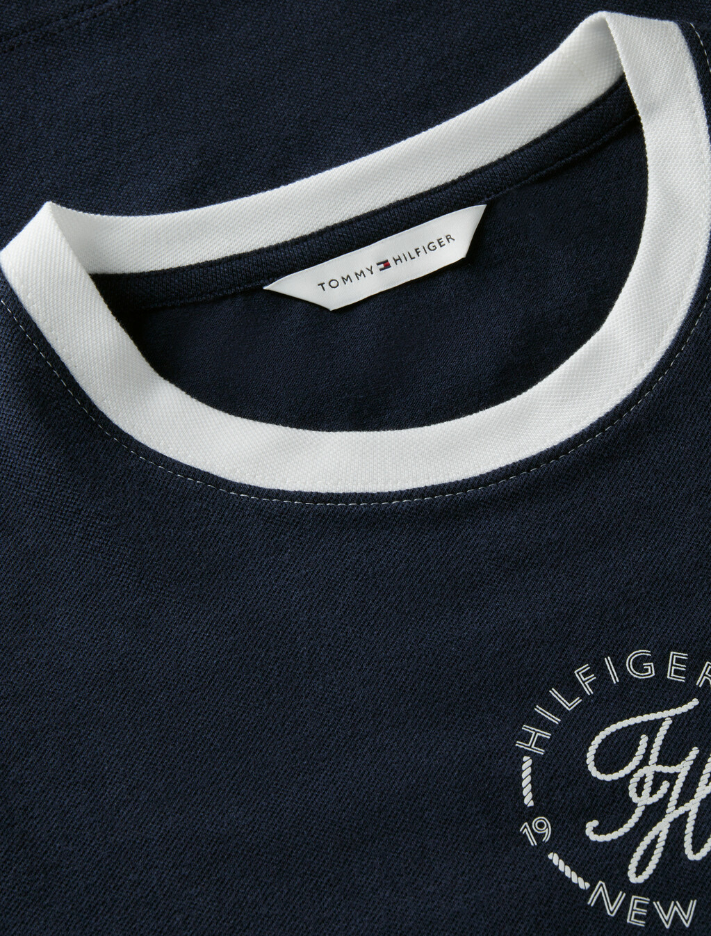 刺繡標誌對比色邊 T 恤, Dark Night Navy, hi-res
