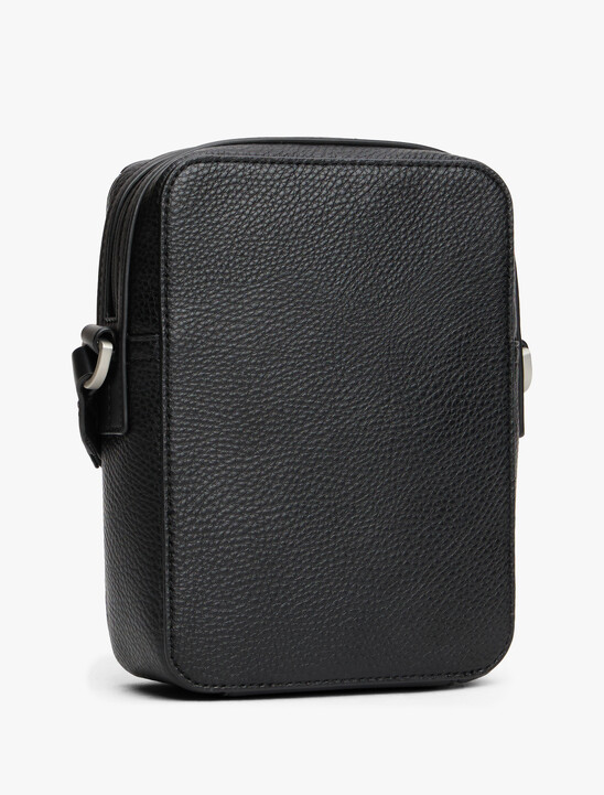 Pebble Grain Logo Crossbody Reporter Bag