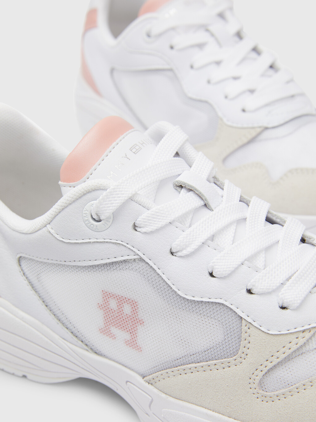 Contrast Monogram 跑步運動鞋, White, hi-res