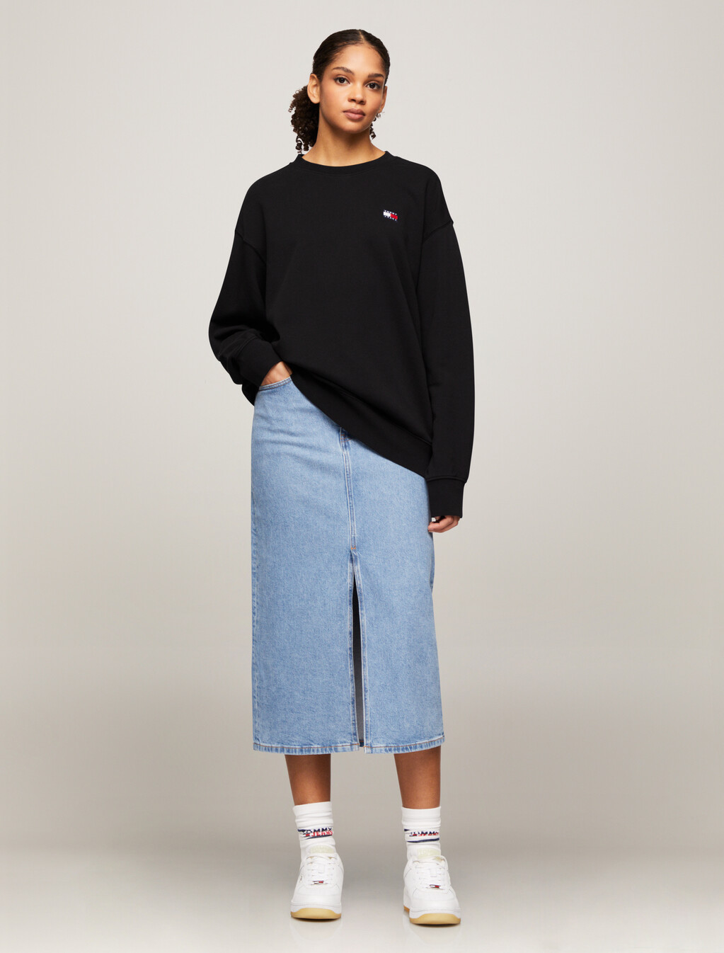 Relaxed Logo Badge Sweatshirt, Black, hi-res