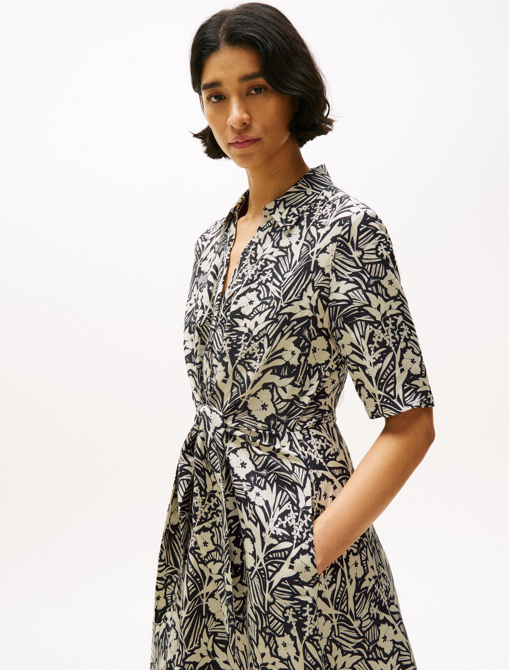 LNN VS KNTTD S/S DRSTrpcl Flrl/ Blc, Tropical Floral/ Black, hi-res