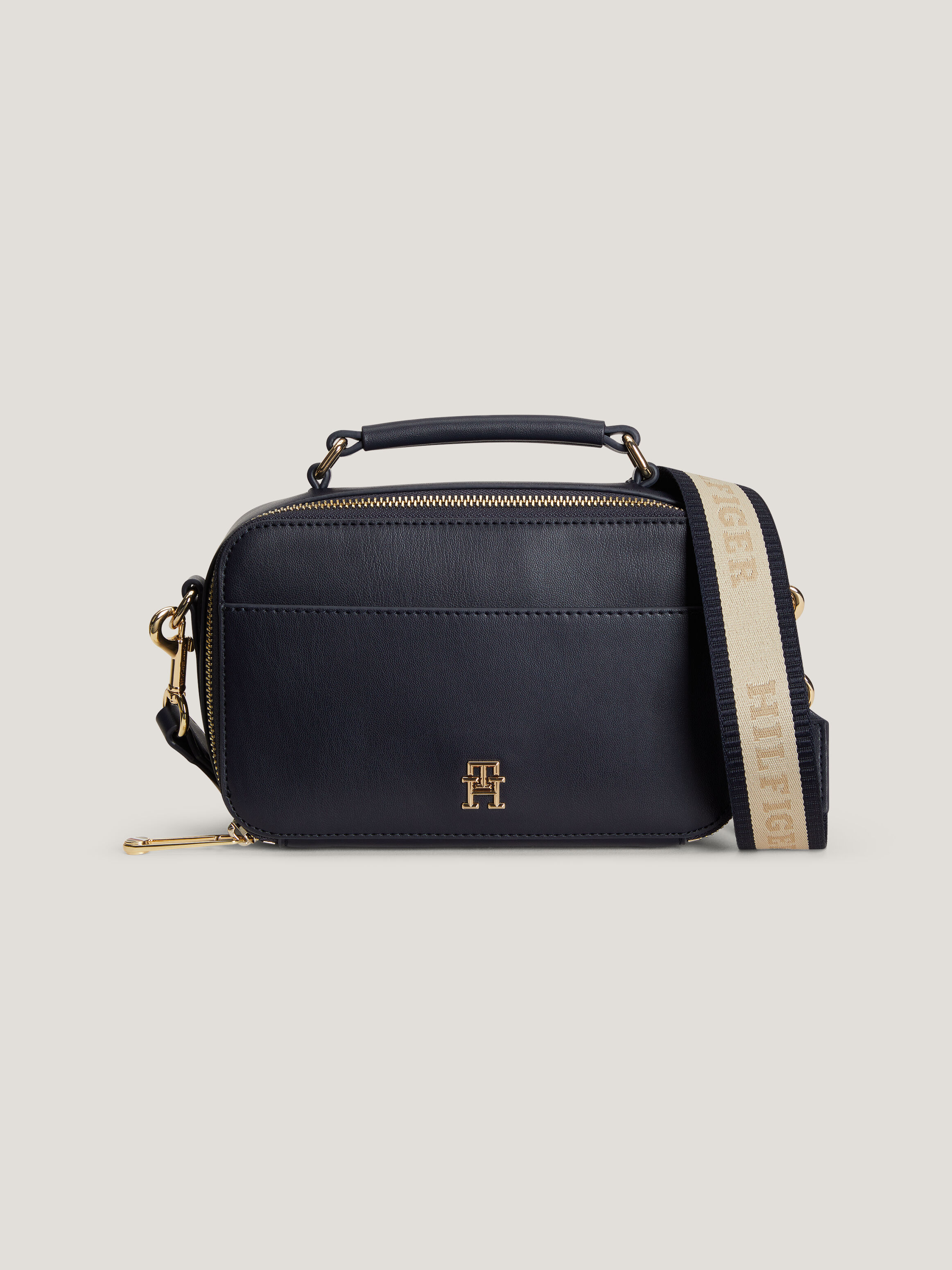 Tommy hilfiger 2025 handbag sale