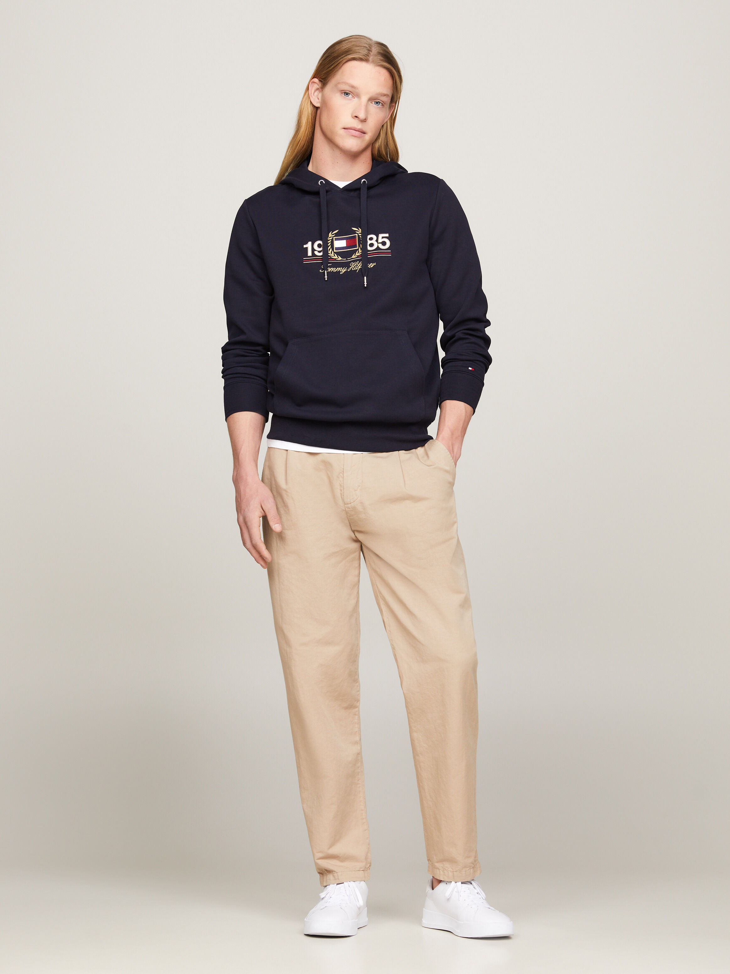 Tommy hilfiger chest logo sweatshirt outlet