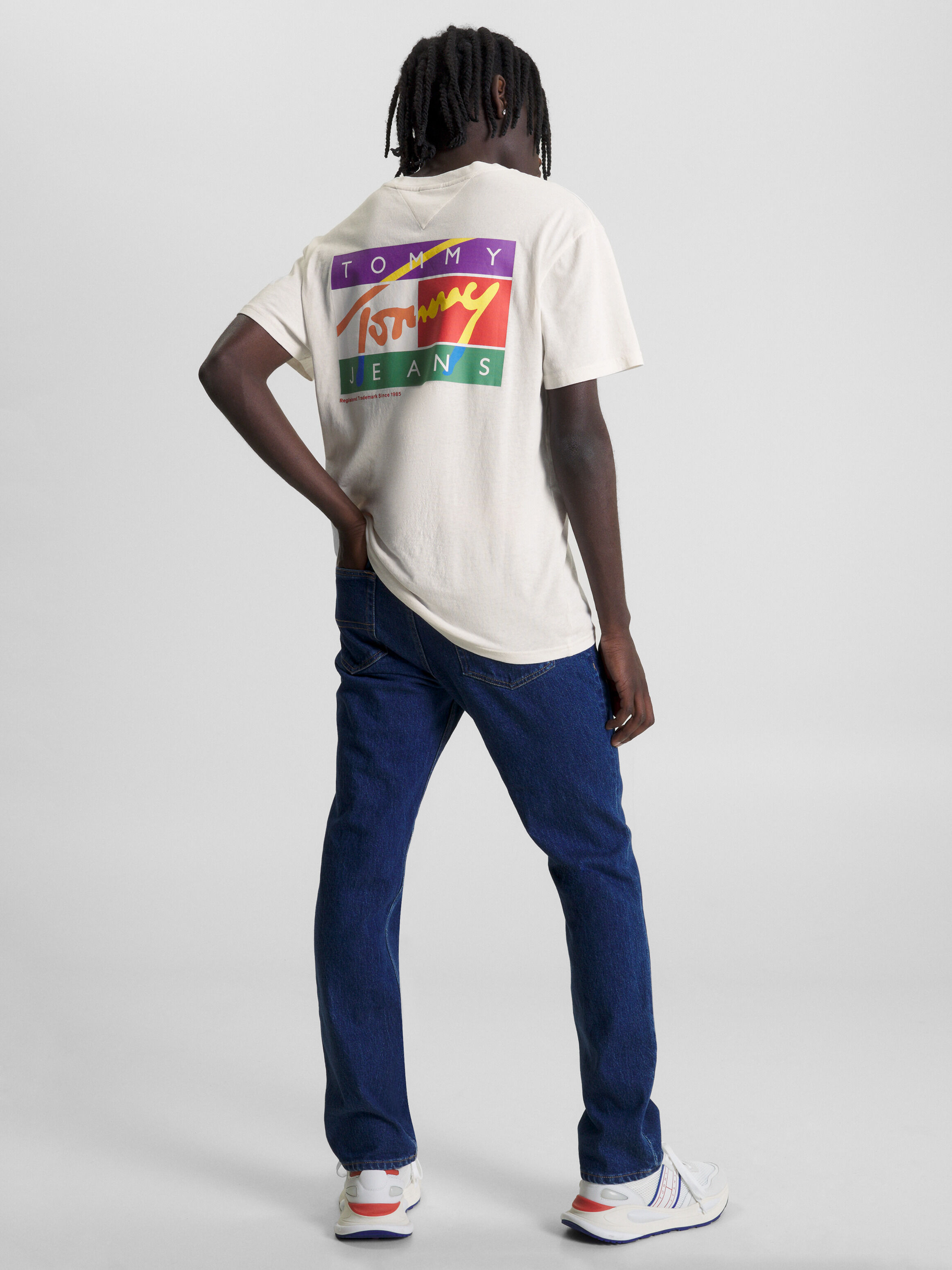Tommy jeans hot sale t shirt mens