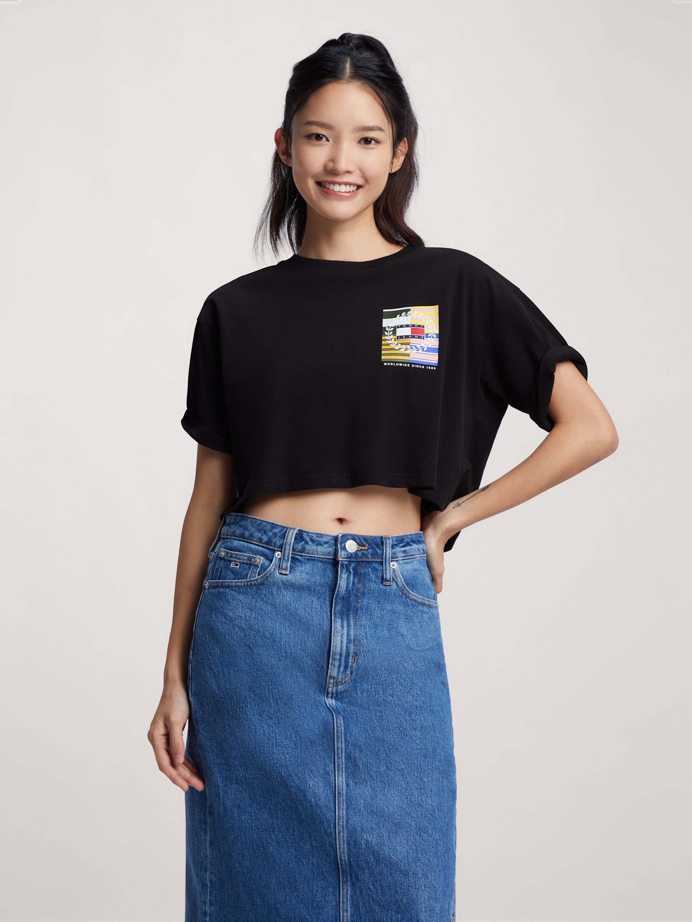 Tommy hilfiger crop top on sale outfit