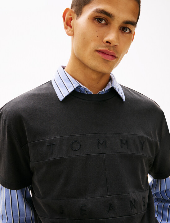 同色調標誌鑲布 T 恤