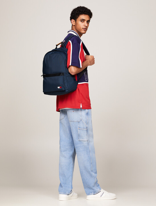 Essential 徽章圓頂背囊