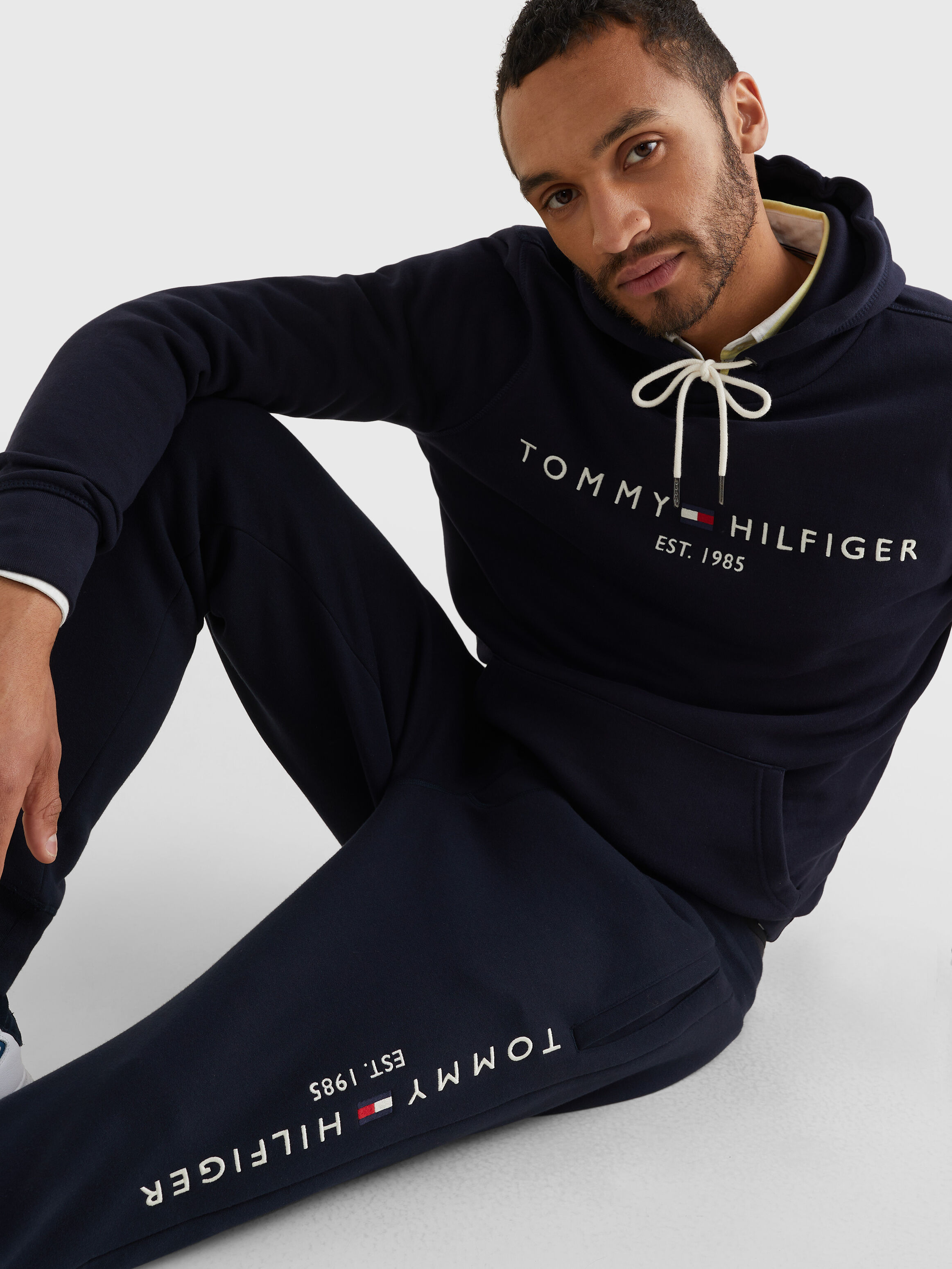 Tommy hilfiger shop essential logo hoodie