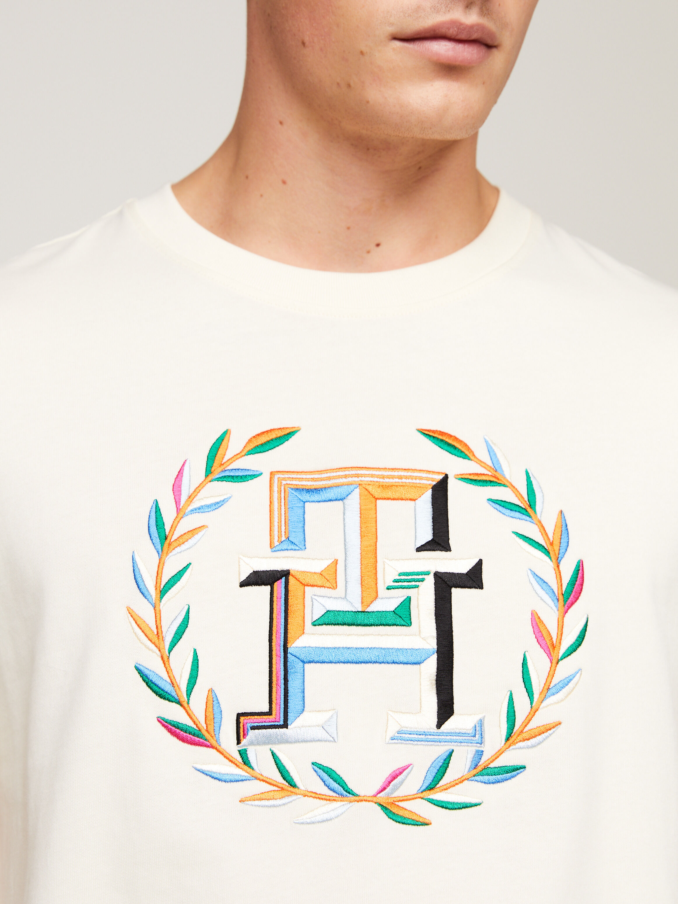 Tommy hilfiger crest logo cheap