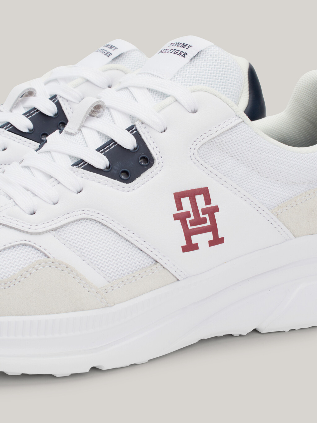 TH 現代混合紋理跑步運動鞋, White, hi-res