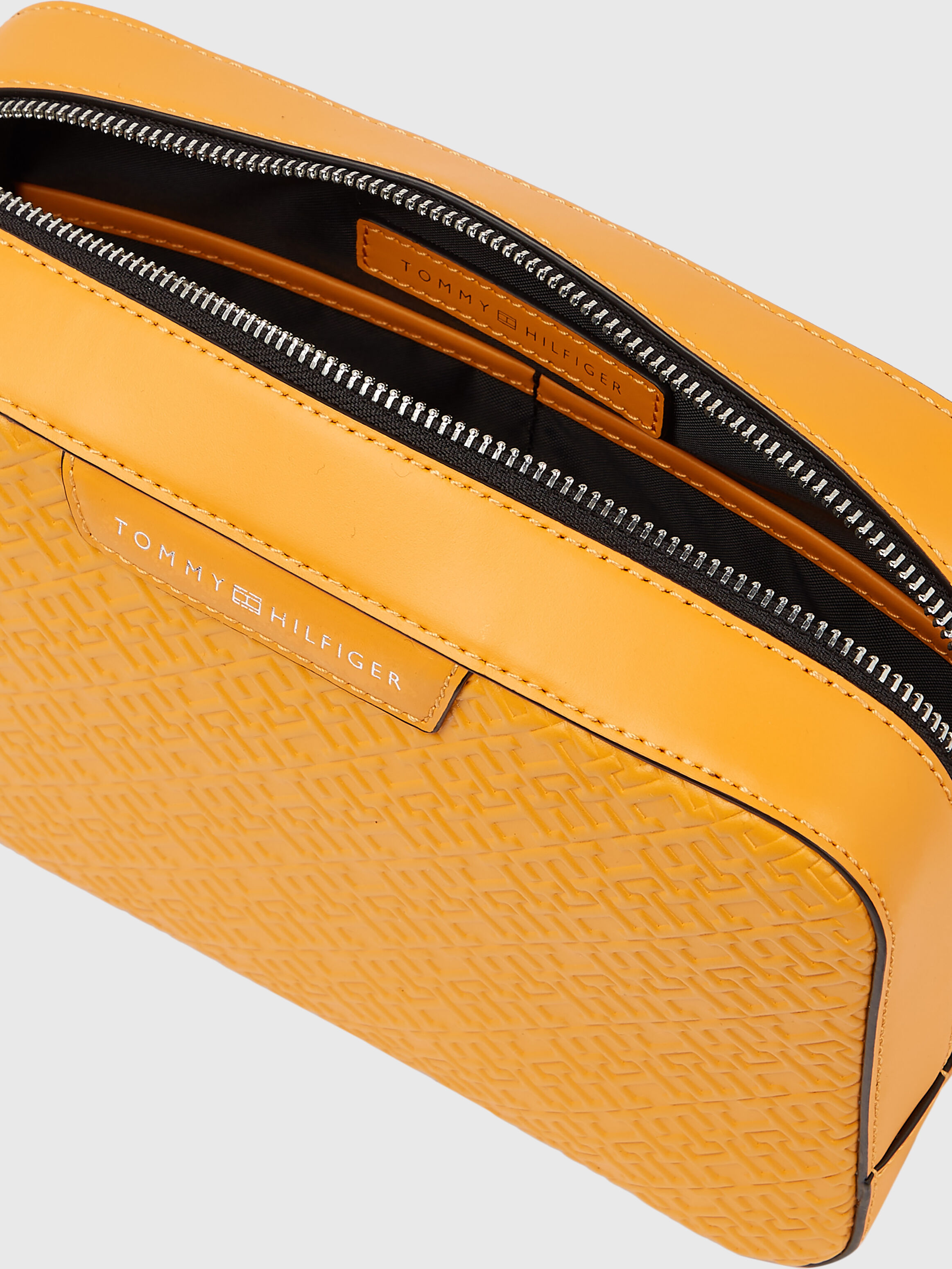 Tommy deals wash bag