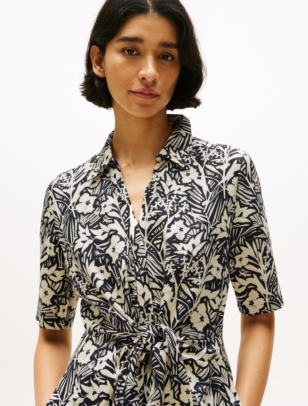 LNN VS KNTTD S/S DRSTrpcl Flrl/ Blc, Tropical Floral/ Black, hi-res