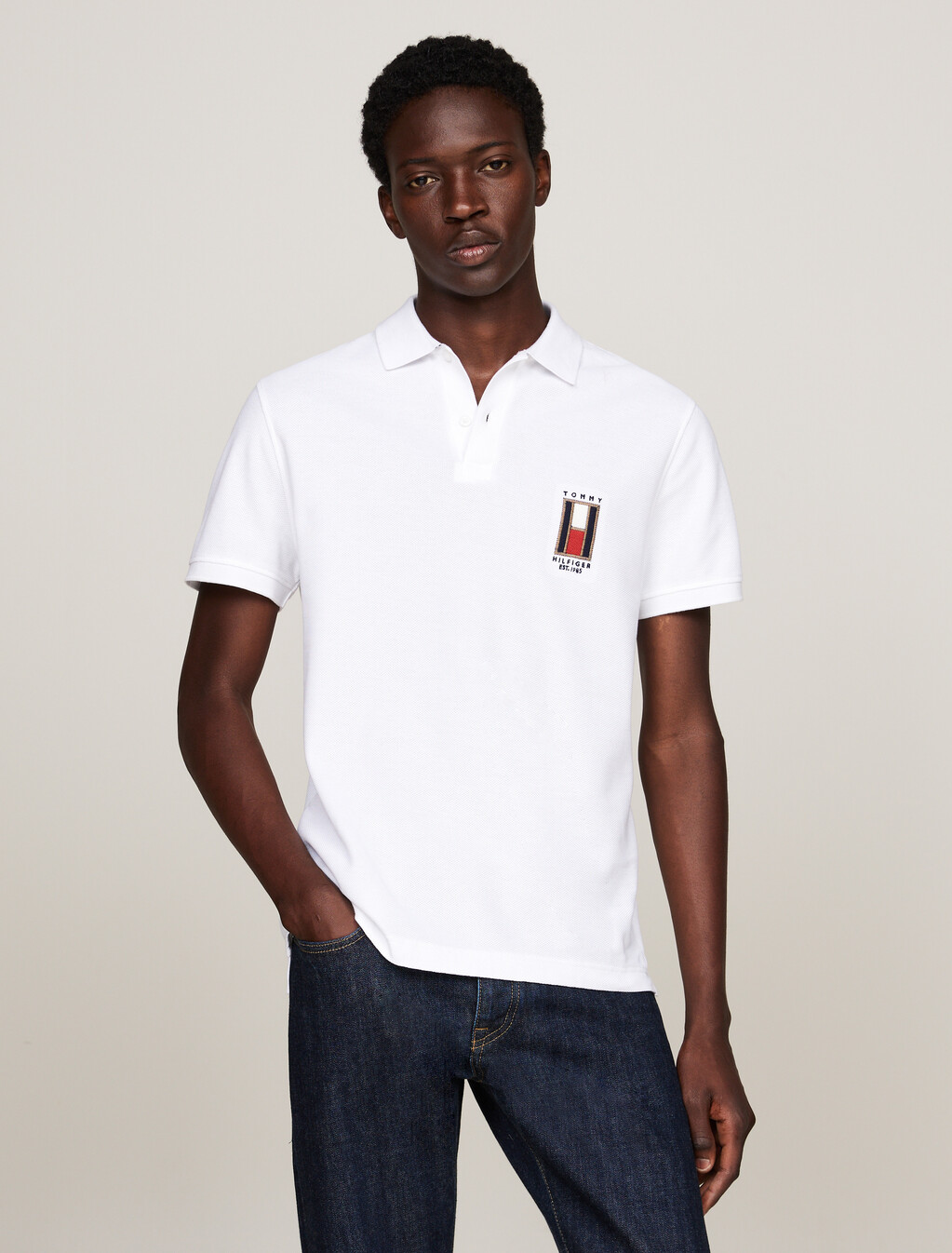 標準版型垂直旗幟 Polo 衫, White, hi-res