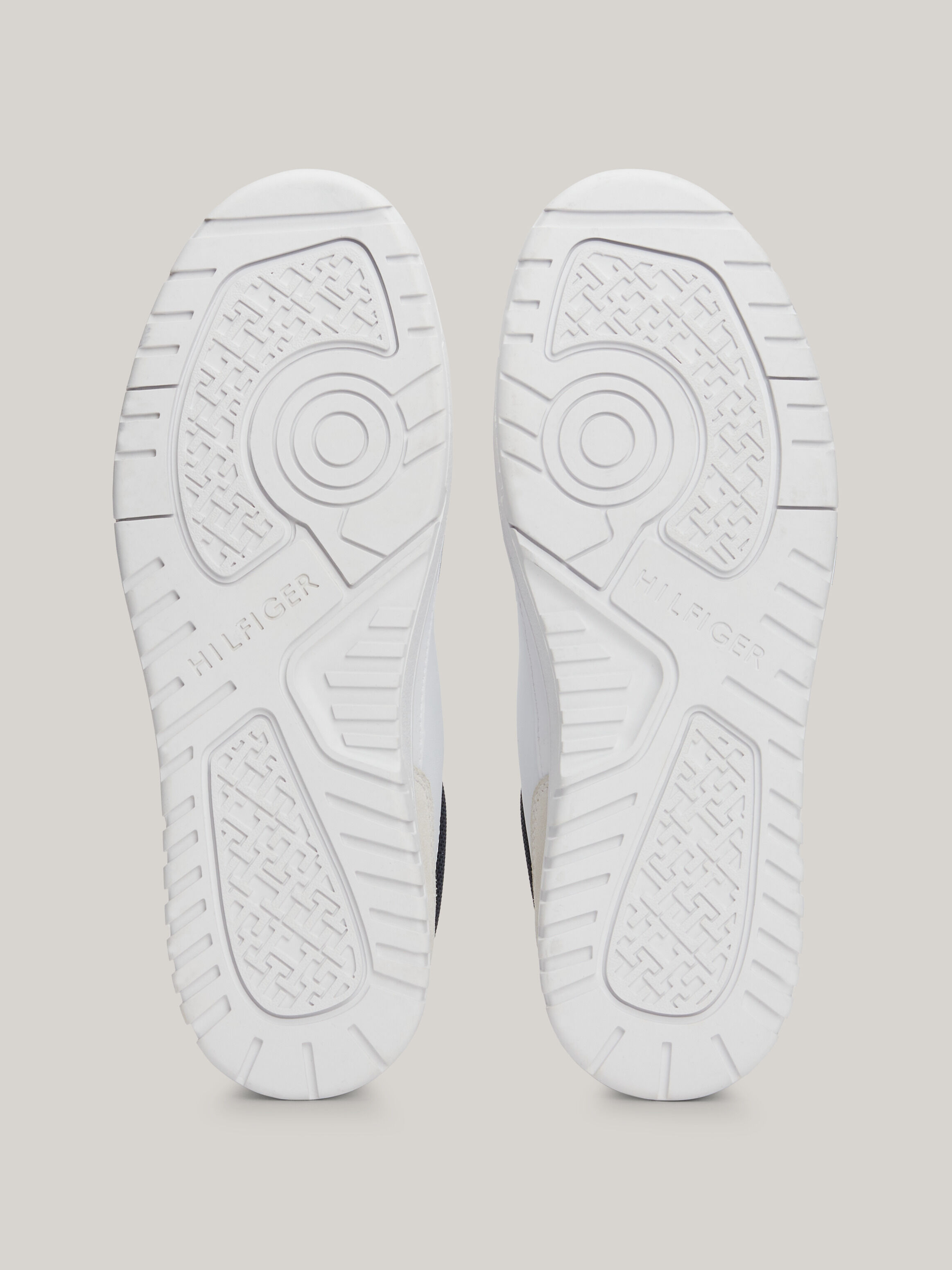 Essential Cleat Leather Basketball Trainers