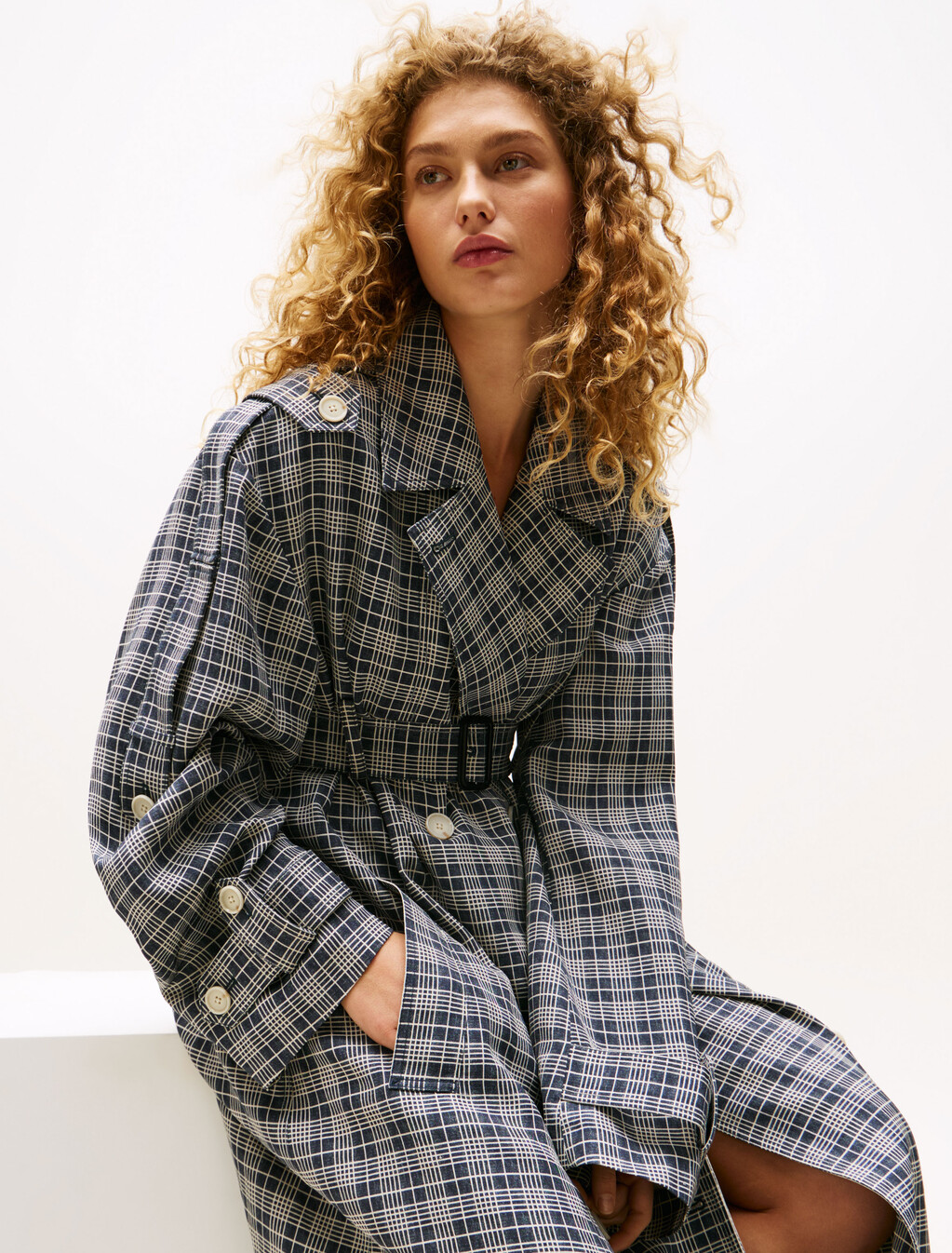 The Runway 系列絲質超寬鬆風衣, Navy Cream Check, hi-res